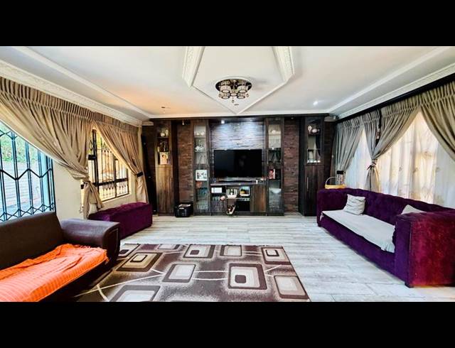 4 BEDROOM HOUSE FOR SALE IN MONTCLAIR